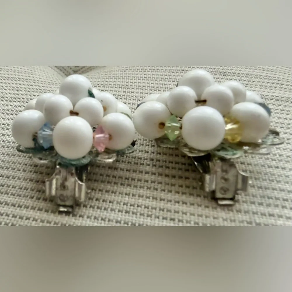 $15 Vintage White Milk Glass & pastel l bicone Beaded cluster Clip-On Earring - Picture 4 of 9